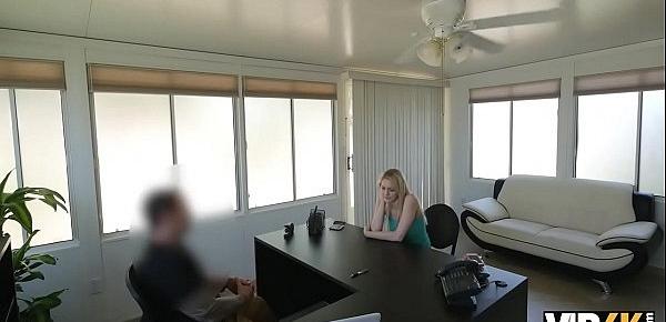 VIP4K. Die Go-Go-Tänzerin aus der örtlichen Strip-Bar ist bereit für Sex zum Ausleihen